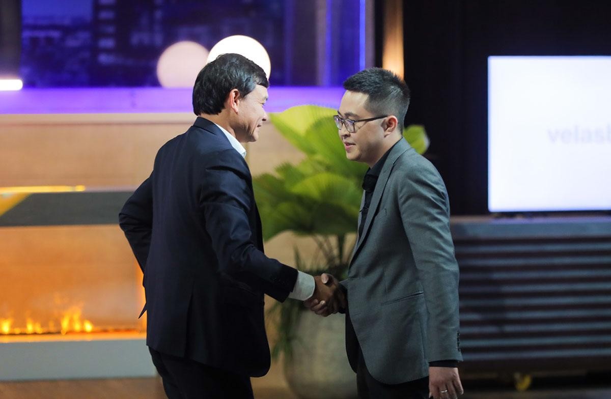 Shark Ph&uacute; nhanh ch&oacute;ng chốt k&egrave;o với Velasboost