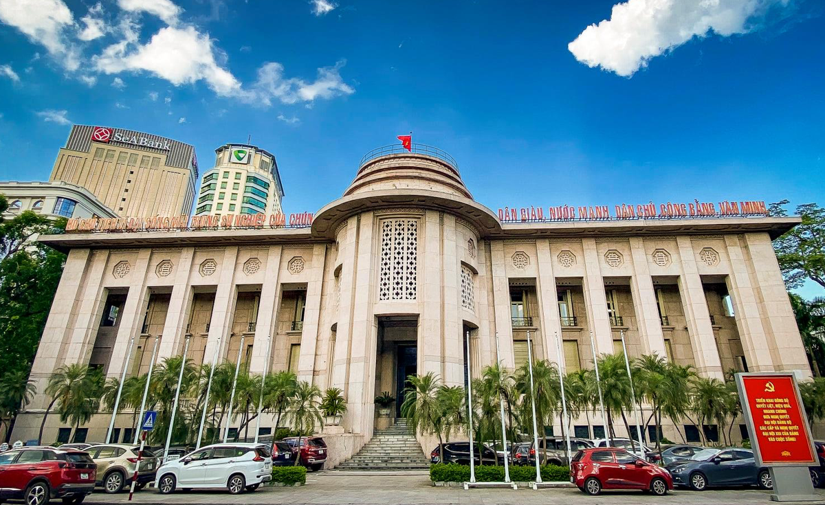 Những &aacute;p lực dồn đẩy khiến &ldquo;điểm hẹn&rdquo; điểm đến nửa cuối năm nay của ch&iacute;nh s&aacute;ch tiền tệ Việt Nam tiềm ẩn phần gay cấn