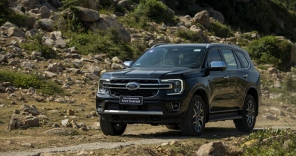 Ford Everest 2023 dùng &apos;chìa phụ&apos; AdBlue mở cửa vào thị trường ô tô Việt