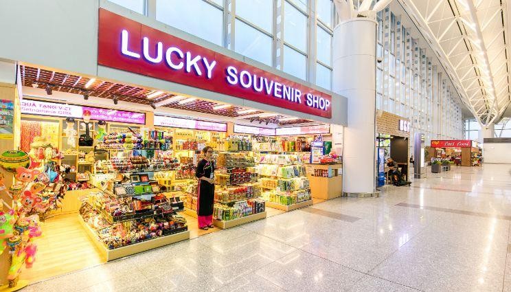 Taseco Airs l&agrave; chủ chuỗi nh&agrave; h&agrave;ng Lucky tại nhiều s&acirc;n bay.