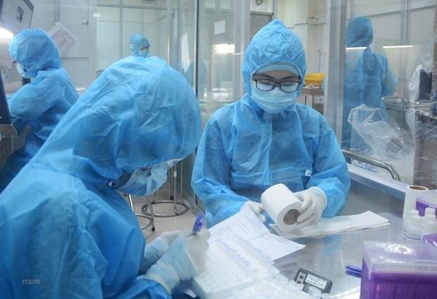 Nh&acirc;n vi&ecirc;n y tế nghỉ việc ồ ạt: Giải quyết phần 'gốc' để giữ ch&acirc;n y, b&aacute;c sĩ ảnh 1