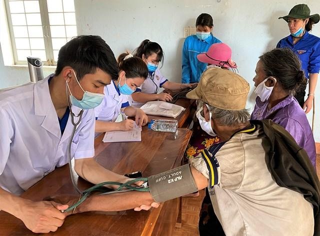 Thăm kh&aacute;m bệnh cho người d&acirc;n. Ảnh TL.