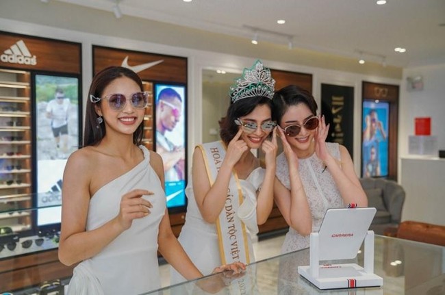 C&aacute;c hoa hậu kh&aacute;m ph&aacute; đại lộ shophouse NovaWorld Ho Tram ảnh 4