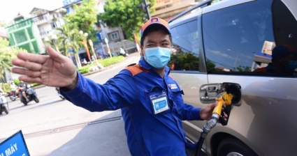 Giá xăng tiếp tục giảm mạnh 3.600 đồng/lít