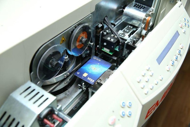 SCB khai trương Trung t&acirc;m Perso thẻ v&agrave; Ng&acirc;n h&agrave;ng m&ocirc; phỏng ảnh 2