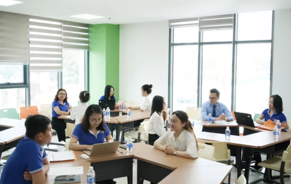 Ứng vi&ecirc;n l&agrave; sinh vi&ecirc;n trải nghiệm phỏng vấn trực tiếp với nh&acirc;n sự Ng&acirc;n h&agrave;ng TMCP S&agrave;i G&ograve;n (SCB)