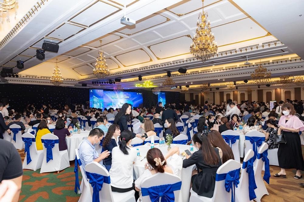 To&agrave;n cảnh Lễ Tri &acirc;n kh&aacute;ch h&agrave;ng dự &aacute;n C-Sky View