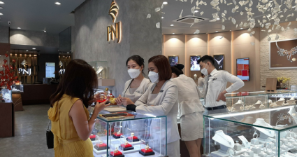 Yếu tố nào giúp doanh nghiệp ngành bán lẻ lãi lớn trong quý 2?