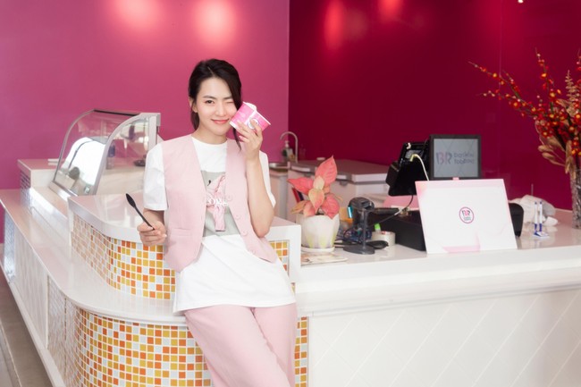 &ldquo;N&agrave;ng thơ Minh Trang&rdquo; bị thu h&uacute;t bởi NovaWorld Ho Tram ảnh 7