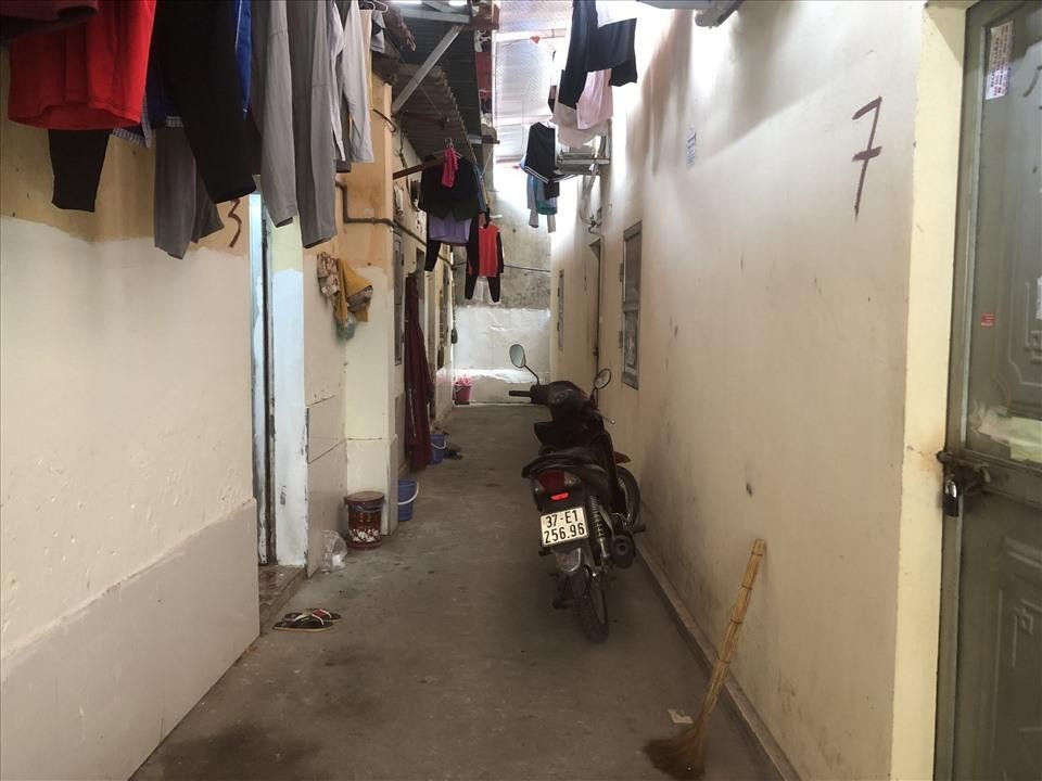 Nhiều c&ocirc;ng nh&acirc;n vẫn đang ở những khu trọ chật chội