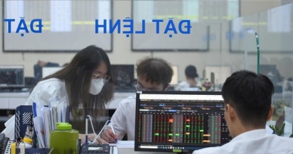 Sau Bank, đến lượt nhóm Thép hút tiền