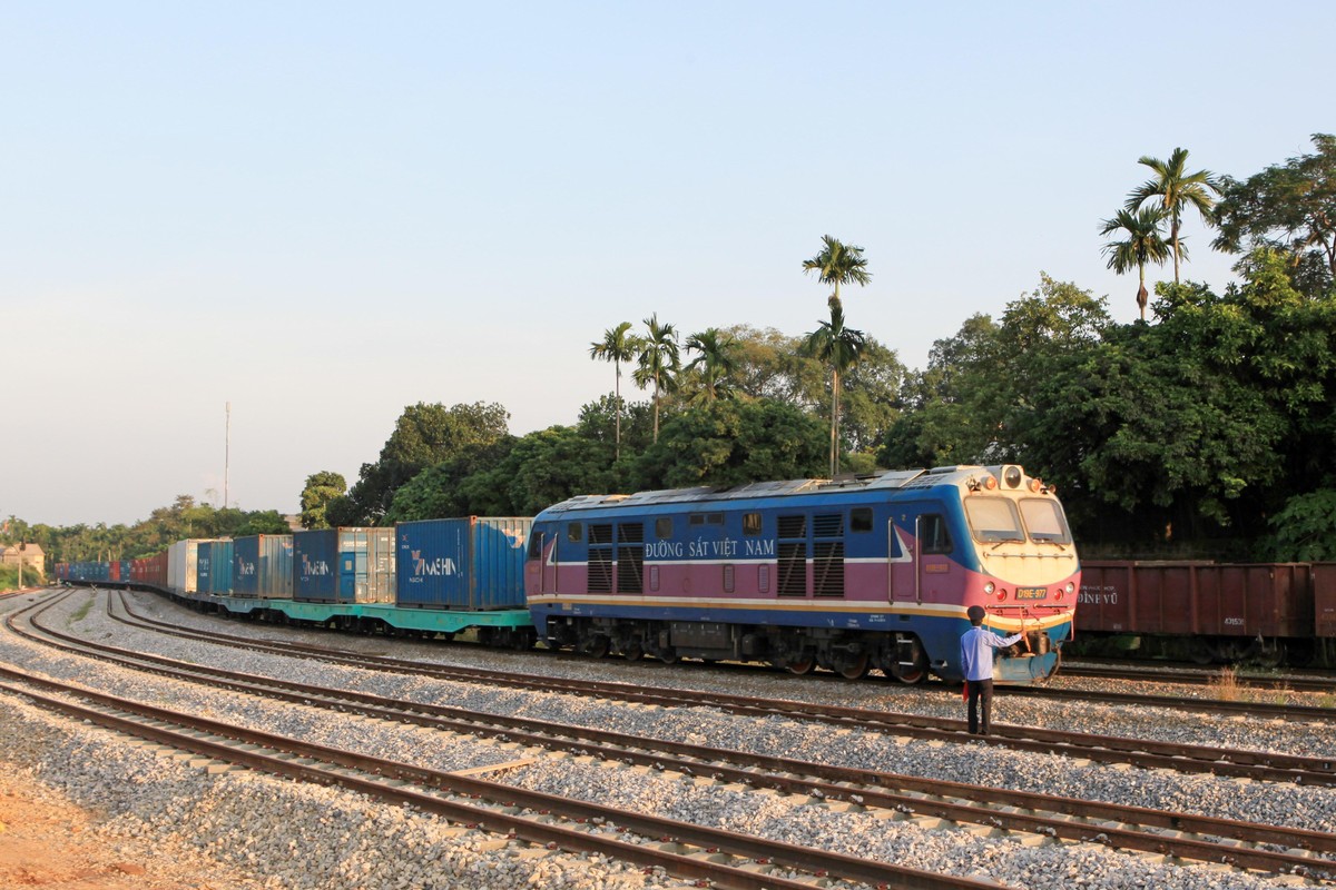 Mục ti&ecirc;u đến năm 2030 l&agrave; cải tạo n&acirc;ng cấp để khai th&aacute;c c&aacute;c tuyến đường sắt hiện c&oacute;, kết nối tuyến đường sắt li&ecirc;n vận quốc tế (Ảnh minh họa)