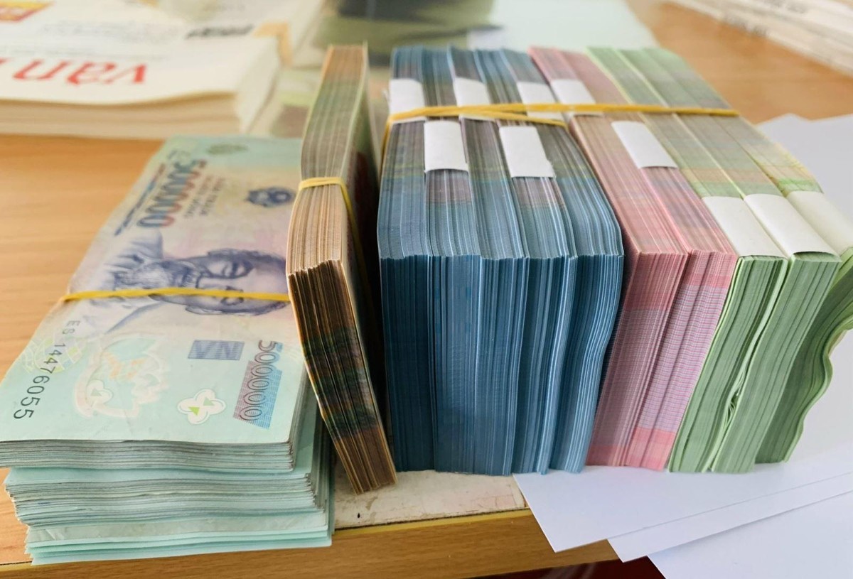 Theo Đại biểu Quốc hội, c&aacute;c ng&acirc;n h&agrave;ng thương mại hiện c&oacute; sự cạnh tranh kh&ocirc;ng l&agrave;nh mạnh, thiếu minh bạch trong cho vay, thu hộ (H&igrave;nh minh họa).