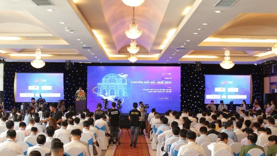 Phi&ecirc;n to&agrave;n cảnh tại Tuần lễ chuyển đổi số - Huế 2022 ng&agrave;y 18/8.