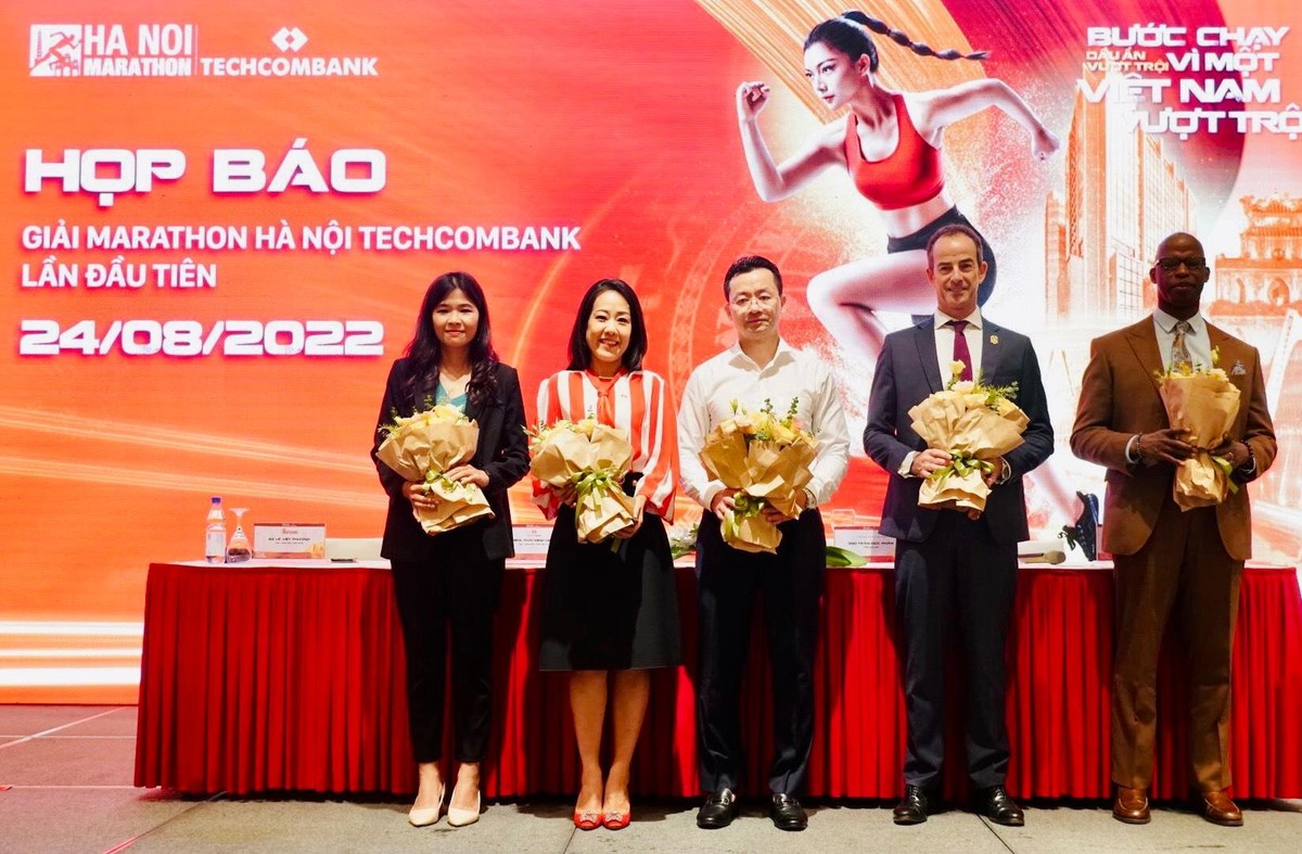 Họp b&aacute;o giải Marathon H&agrave; Nội Techcombank