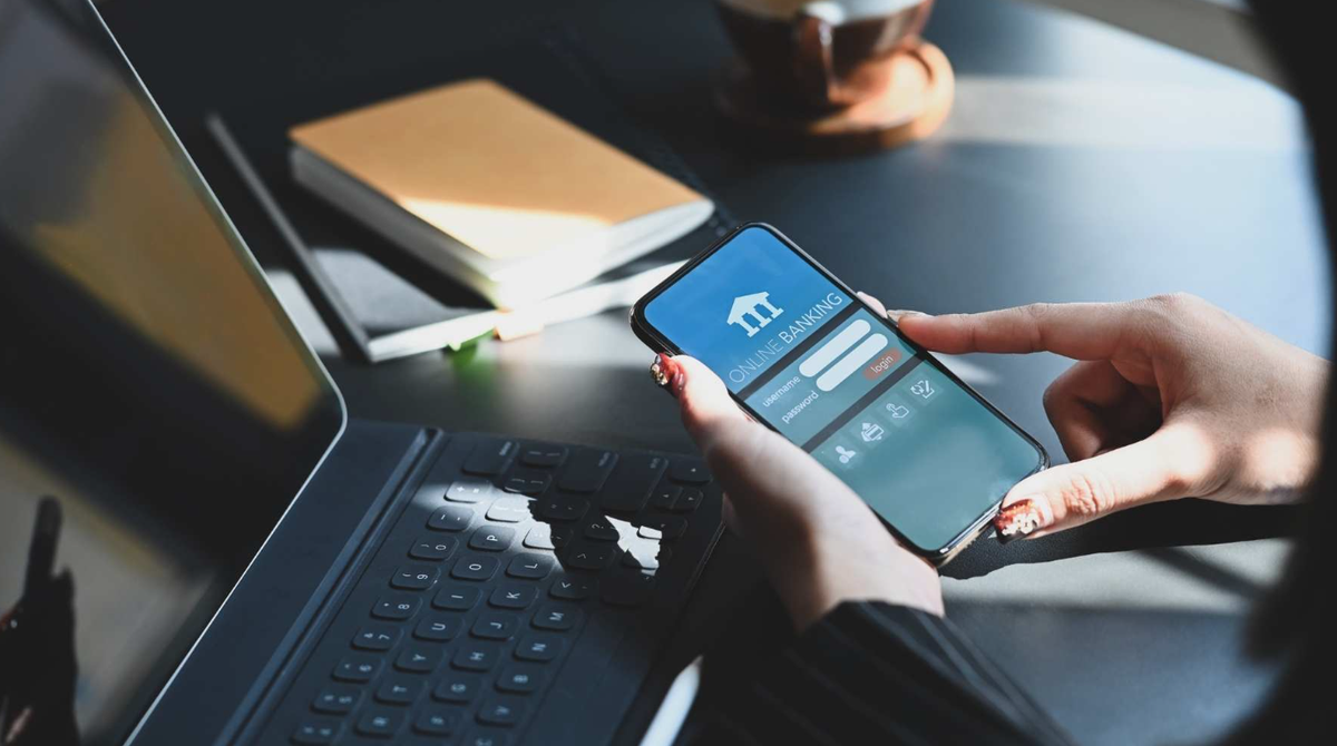Những rủi ro khi thực hiện mobile banking ng&agrave;y c&agrave;ng tăng