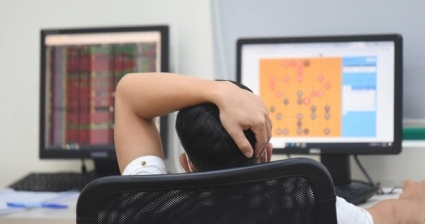 Thêm một lần VN-Index bị kéo xuống dưới MA20