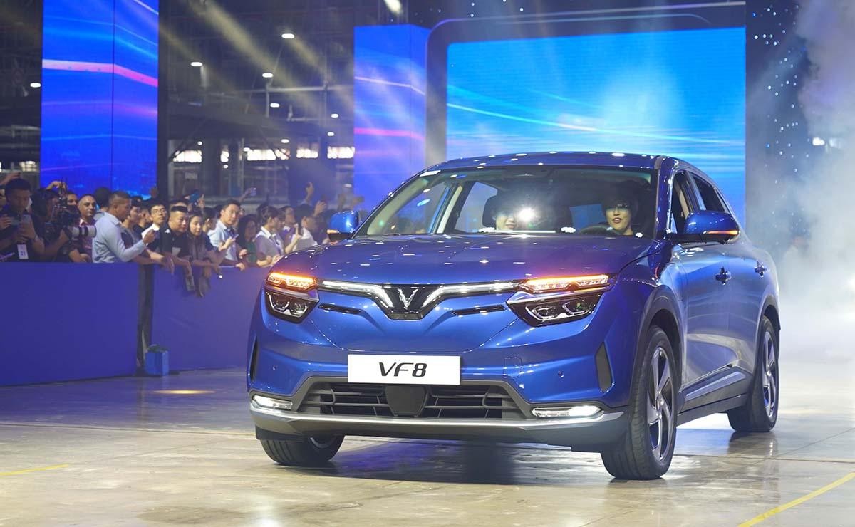 VinFast VF 8 được b&agrave;n giao tới kh&aacute;ch h&agrave;ng Việt ng&agrave;y 10/9