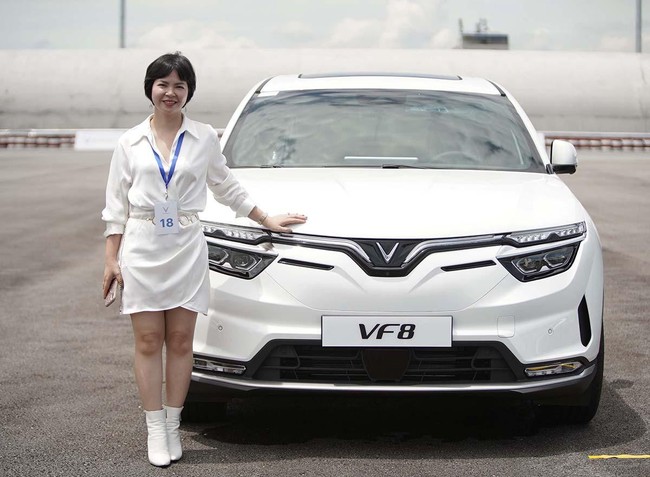 VinFast b&agrave;n giao &ocirc; t&ocirc; điện đến kh&aacute;ch Việt, xuất khẩu 5.000 chiếc v&agrave;o th&aacute;ng 11  ảnh 2