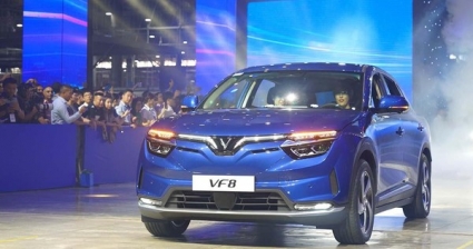 VinFast bàn giao xe đến khách Việt, xuất khẩu 5.000 chiếc vào tháng 11