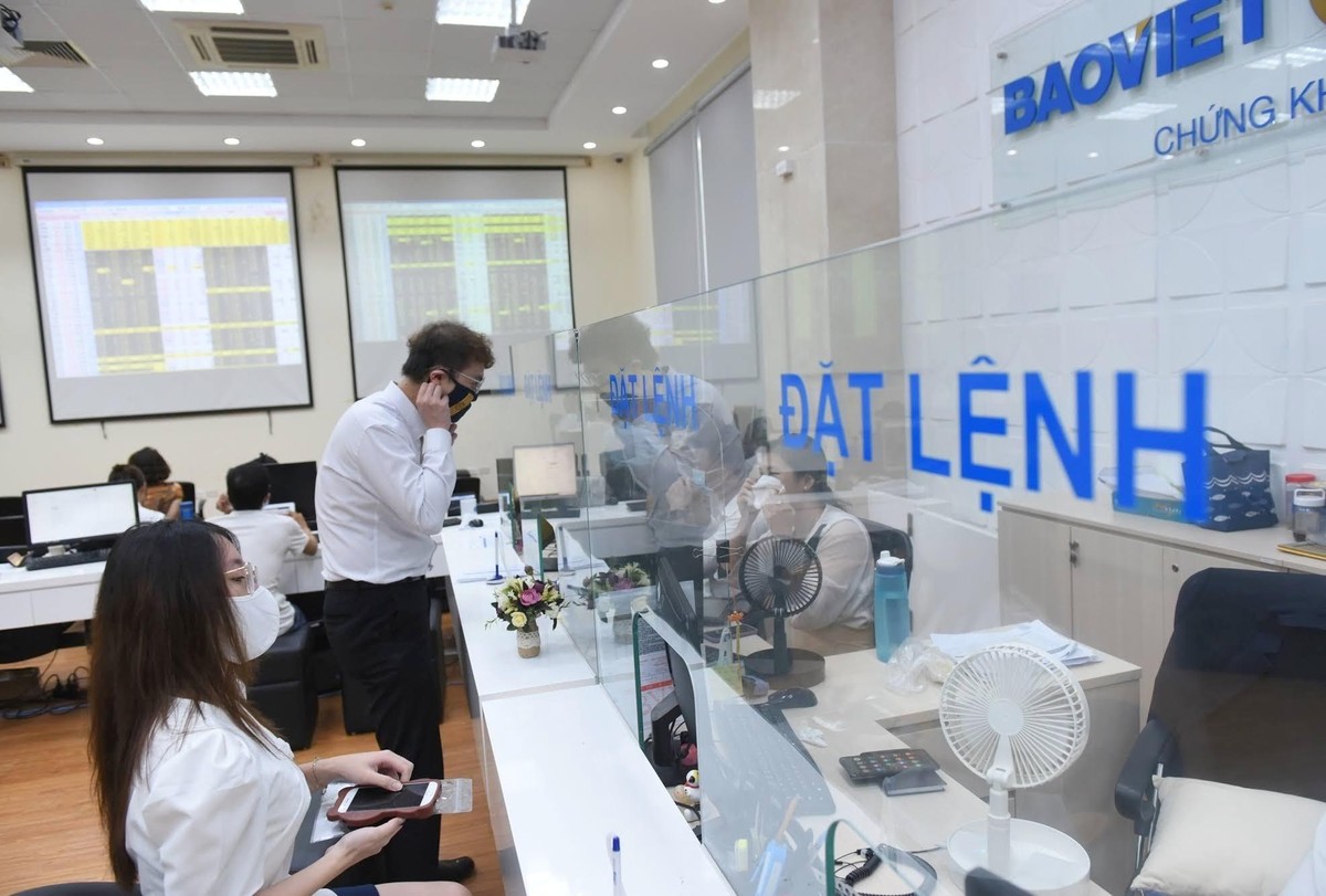 Thanh khoản thị trường đi ngược kỳ vọng sau khi r&uacute;t ngắn T+2 v&agrave; triển khai l&ocirc; lẻ