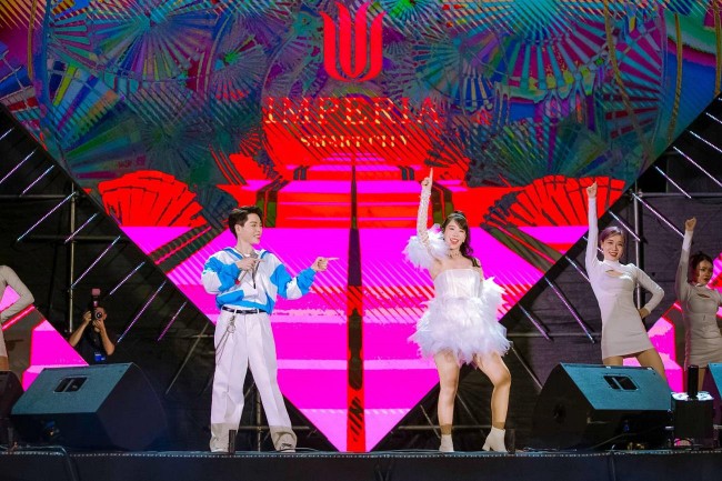 Đức Ph&uacute;c x&uacute;c động th&ocirc;ng điệp từ thiện &yacute; nghĩa trong đ&ecirc;m nhạc của MIKGroup ảnh 1