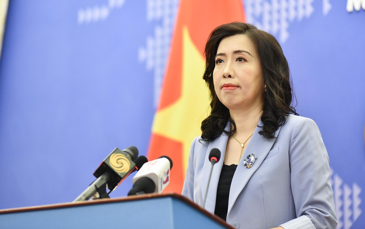 Người ph&aacute;t ng&ocirc;n Bộ Ngoại giao L&ecirc; Thị Thu Hằng trong buổi họp b&aacute;o ng&agrave;y 22/9