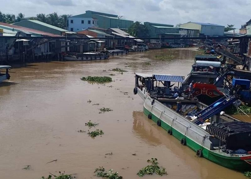 S&aacute;ng ng&agrave;y 22/9 tại chợ đầu mối gạo C&aacute;i B&egrave; chỉ c&oacute; 7 ghe gạo cập bến. Ảnh một doanh nghiệp cung cấp