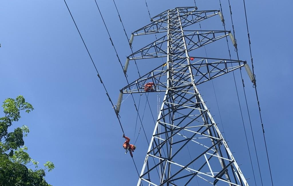 EVN đ&atilde; v&agrave; đang nỗ lực cố gắng để tiết kiệm chi ph&iacute;, huy động tối ưu c&aacute;c nguồn điện... để giảm lỗ (Ảnh minh họa)